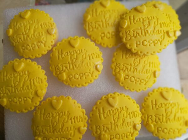 10 Customised/Personalised Colour/Words/Name/Number SS Luxury Cookies/Biscuits Branded Party favours/Gifts (6.5cm each) - Image 3